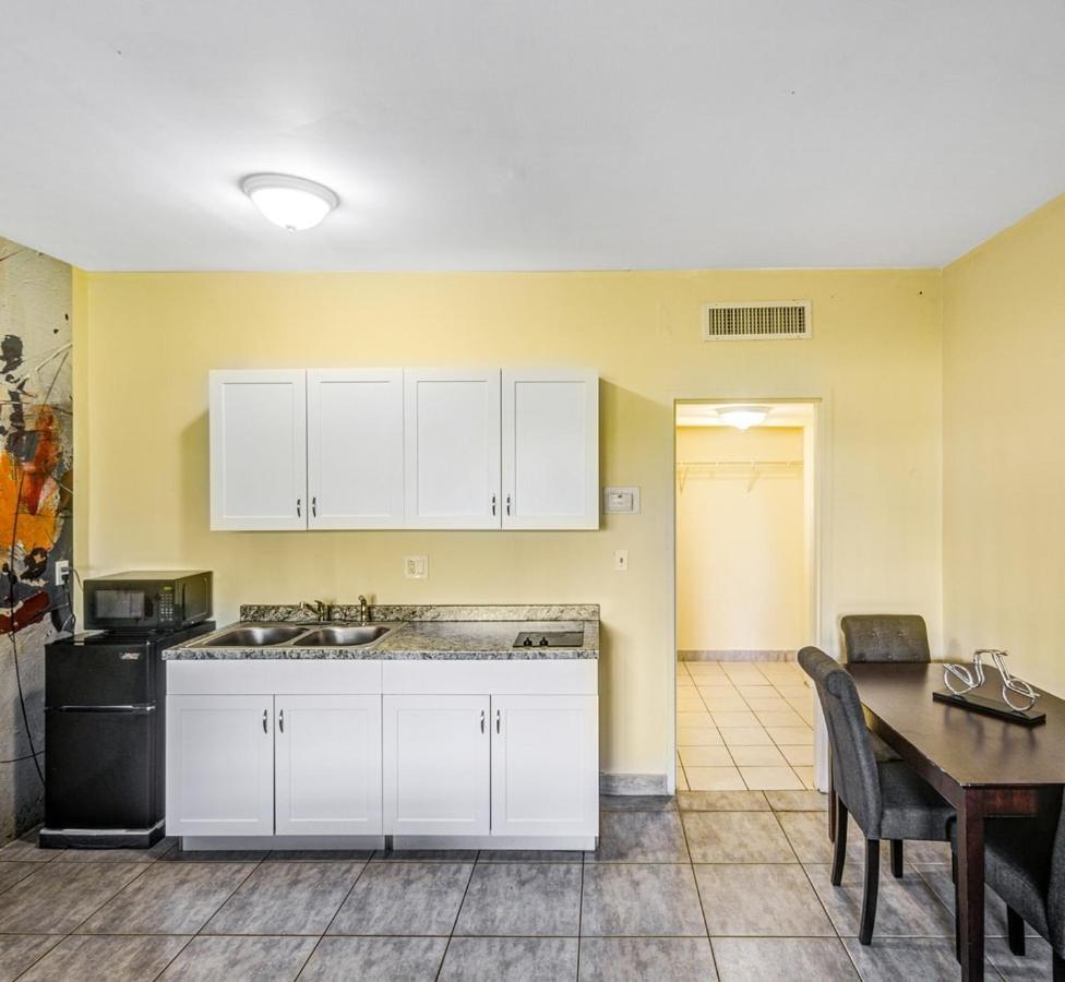 Private Hallandale Beach Studio Wbath Walking Distance To The Beach Pool Free Parking Экстерьер фото