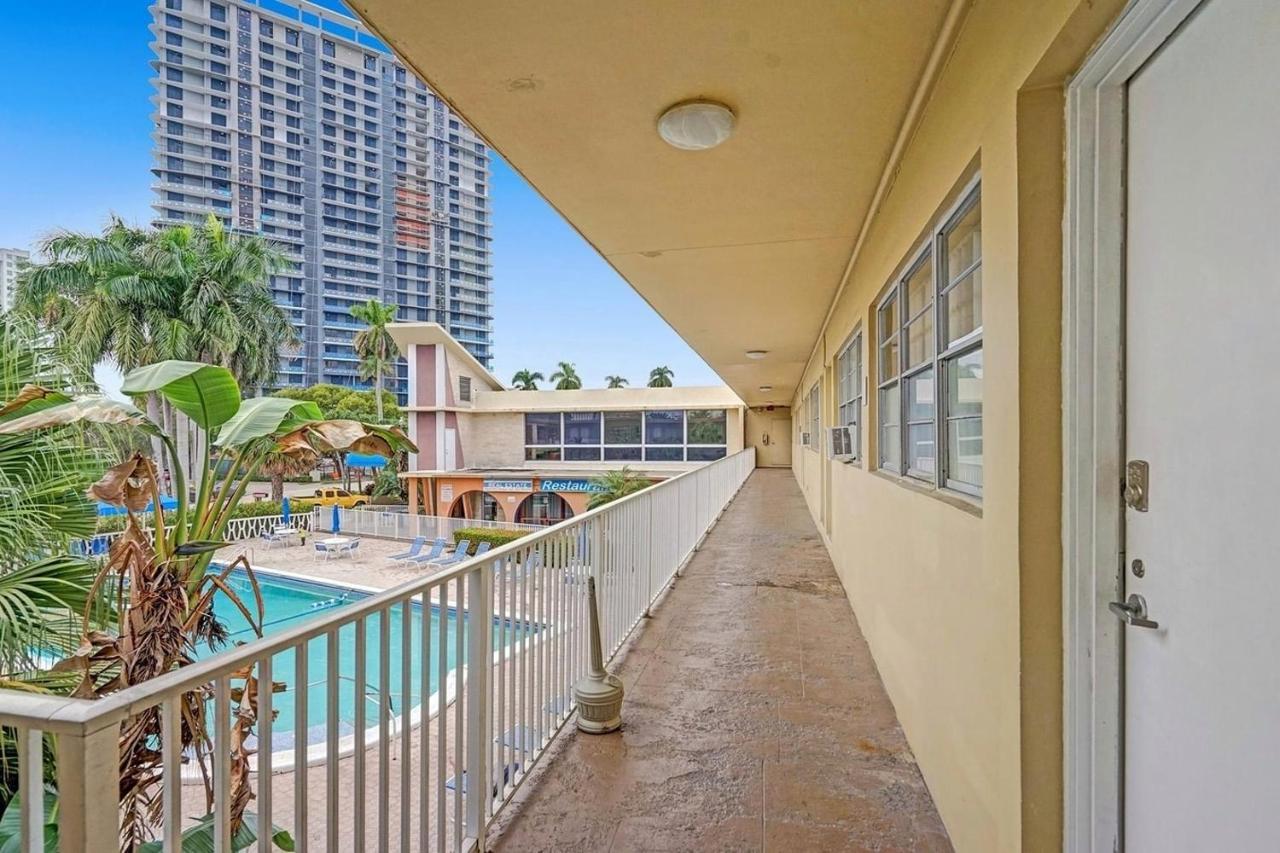 Private Hallandale Beach Studio Wbath Walking Distance To The Beach Pool Free Parking Экстерьер фото