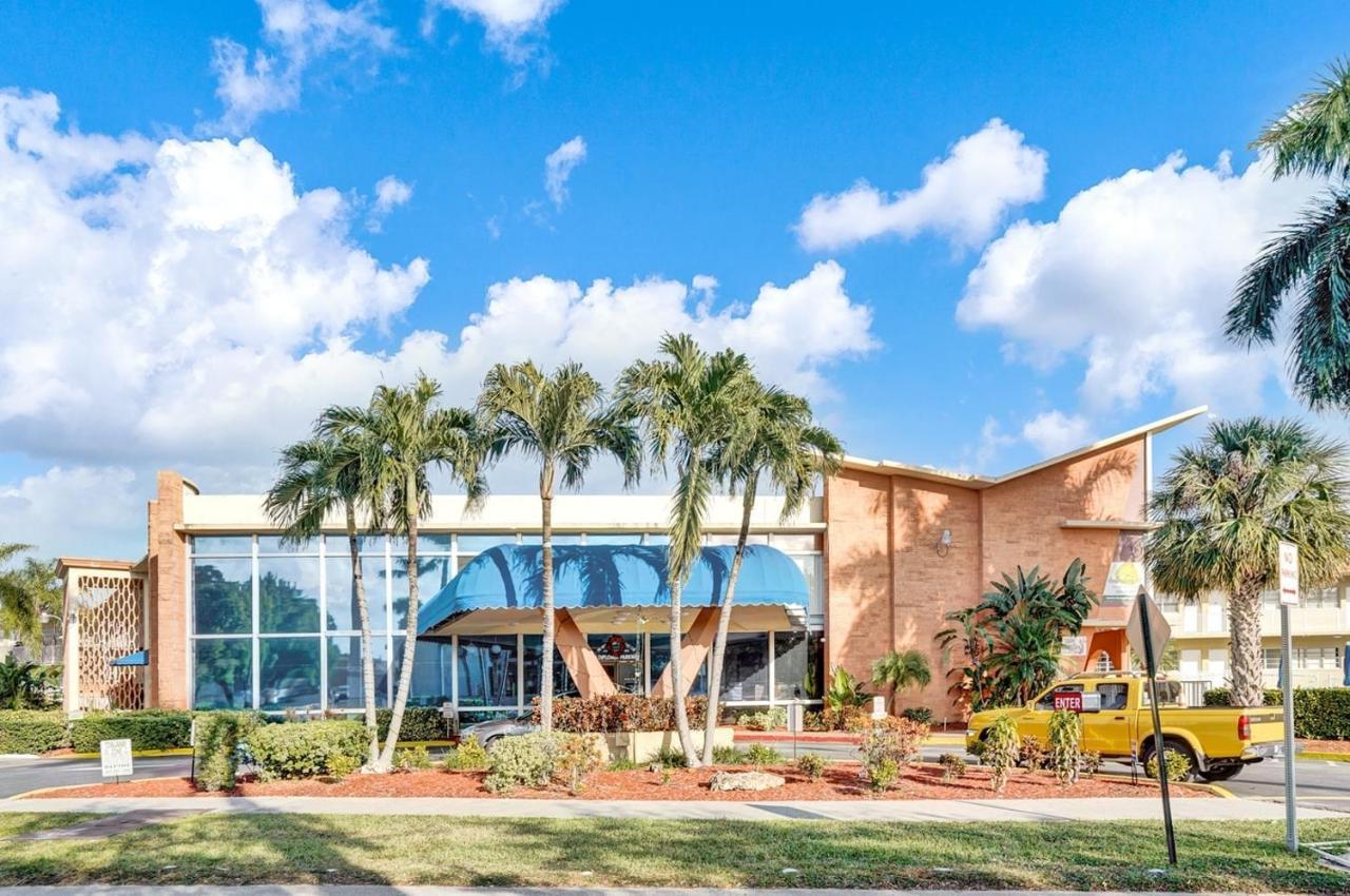 Private Hallandale Beach Studio Wbath Walking Distance To The Beach Pool Free Parking Экстерьер фото