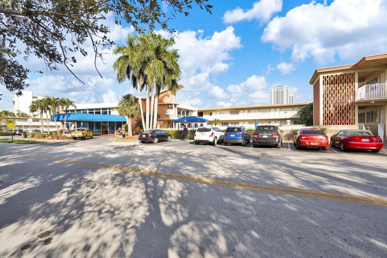 Private Hallandale Beach Studio Wbath Walking Distance To The Beach Pool Free Parking Экстерьер фото